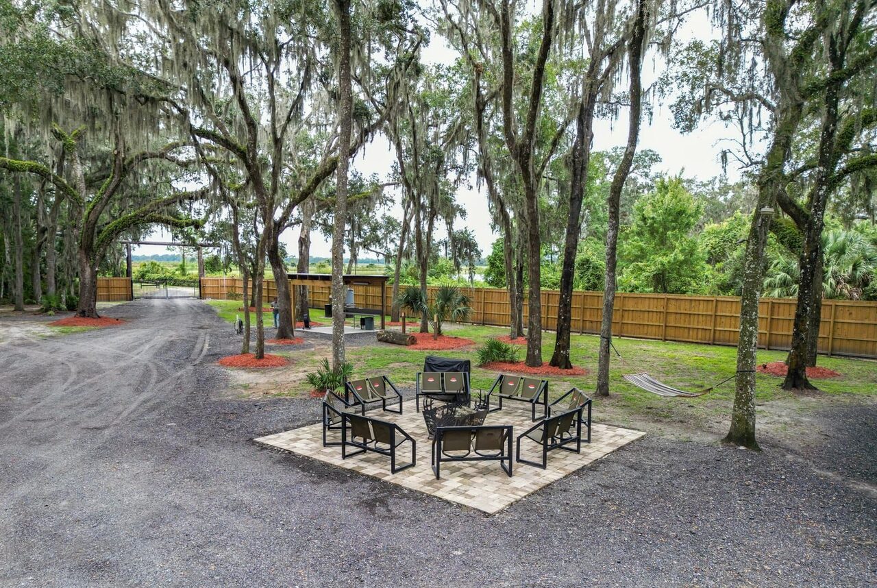 Fire pit seating circle under the oaks at Brawler Creek Ranch
